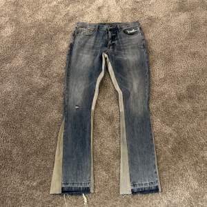 Flare jeans båda i storlek 32
