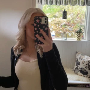 svart kofta hm  - svart kofta hm, komemr tyvärr inte till användning 