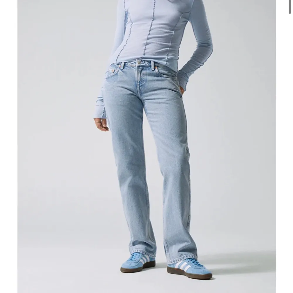 BYTER ENDAST!! har dessa jeans köpt på plick men behöver byta mot en storlek större så säker 27/32 så skriv till mej på snap nhansen902 eller skriv här. Har 26/32! I den fina färgen Summer blue.. Jeans & Byxor.