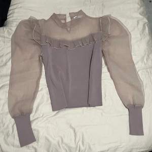 Fin tröja/blus från Zara som passar mer till fina/speciella evenemang🥰