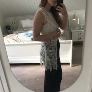 Stickad väst - Så fin bohemisk väst! Helt sprillans ny. 