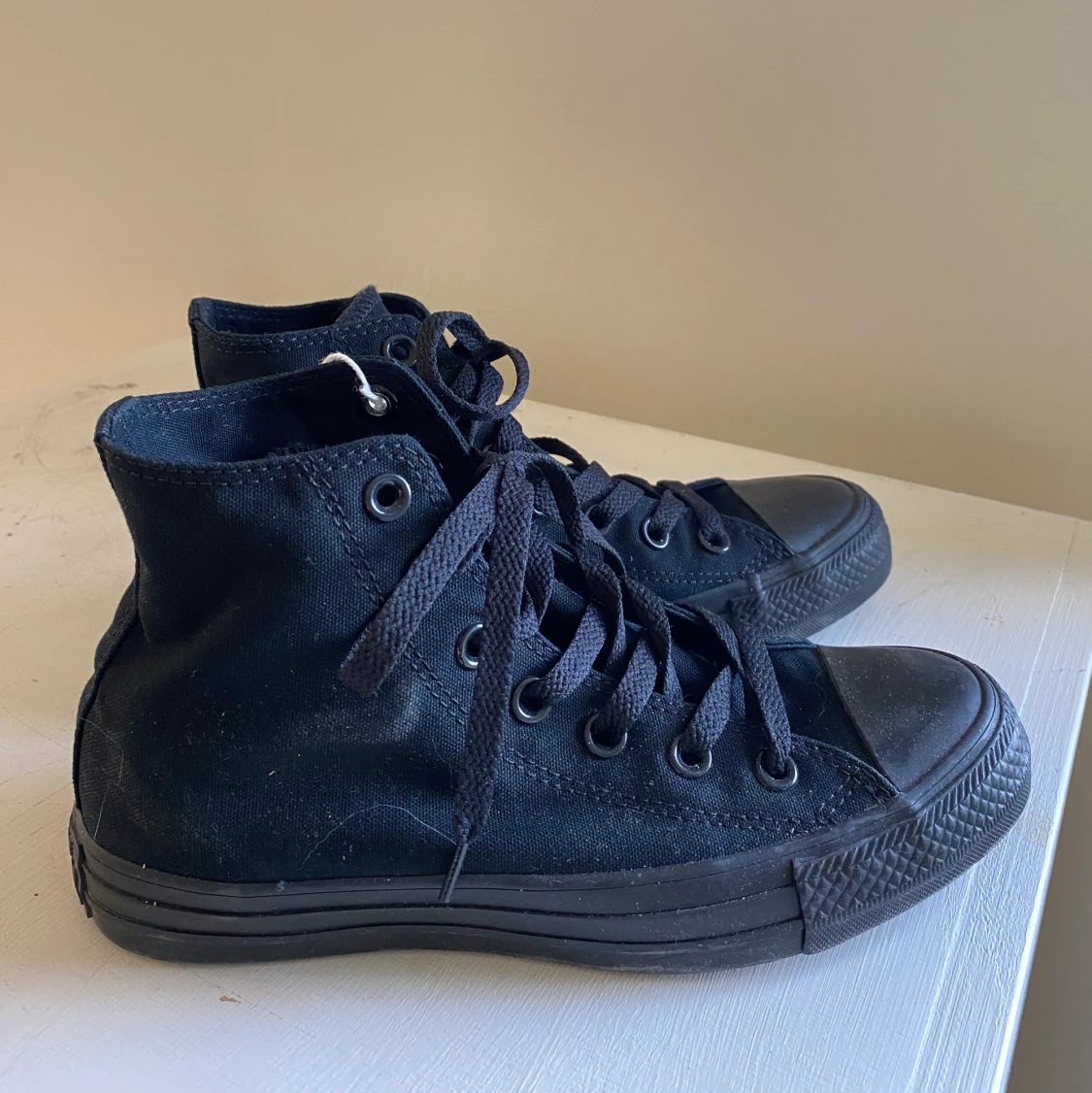 Svarta Converse oanvända - 90