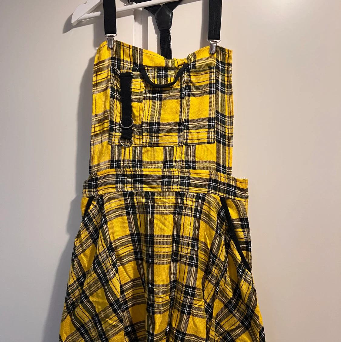 Klänning med hängslen  - 91