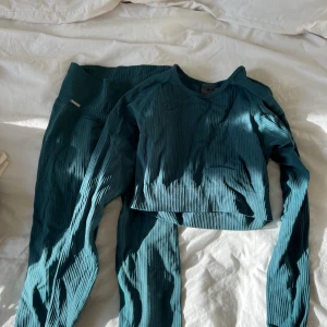 Träningsset  - Jättefint det ifrån AIM’N i nysick🫶🏻 det är storlek s i byxorna och m i tröjan