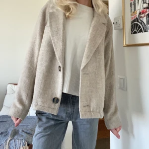 Kort kappa - Sjukt snygg kort kappa från h&m❤️❤️