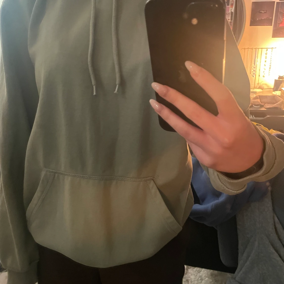 Grön hoodie med luva  - 91