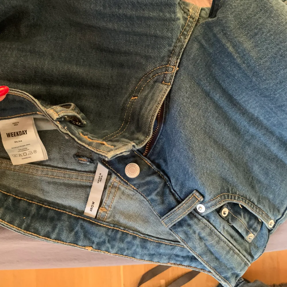 Ett par Weekday Arrow low jeans i superfint skick. Kontakta mig för fler frågor eller bilder❤️. Jeans & Byxor.