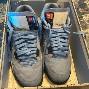 Jordan 4 stl 42,5  - Säljer mina Jordan 4s som är i ganska bra skick köpte dom på merchsweden för 6300 kr har originalbox och kvittot finns på mobilen. Använda ett par gånger. 