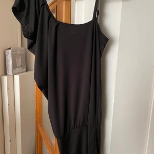 Snygg klänning  - Supersnygg klänning i storlek S. Ny oanvänd