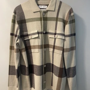 Samsøe & Samsøe overshirt S - Samsøe & Samsøe overshirt i nyskick. Storlek S.