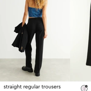 Kostymbyxor straight nyskick! - Straight kostymbyxor från gina i storlek 38 säljes då de är för korta enligt min smak (gillar att snubbla på mina byxor) skulle säga att de är för dig under 166cm. Byxorna är i jätte fint skick då de knappt är använda o finns inget att anmärka🌸Jättesköna!