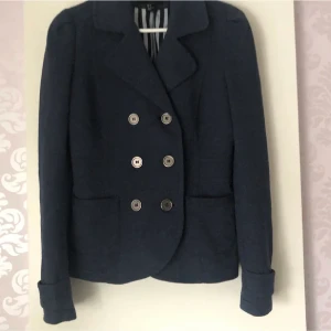 Kappa - Säljer denna kappa köpt på plick. Superfin o enligt säljare sparsamt använd. Syns inte att den är använd alls