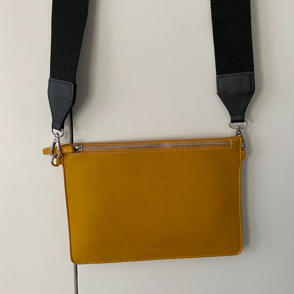 Carin väster väska i fake skinn - 91