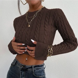 Strl xs - Säljer denna superfina stickade tröja . Säljer pga att jag rensar min garderob på saker jag inte använder. Kommer sälja allt för en billig peng för jag vill bli av med de snabbt Nypris: 170 Mitt pris: 80kr  (Kan mötas upp i Malmö eller fraktas)