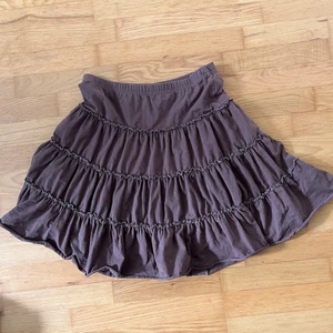 Brun kjol  - Gullig kjol som jag inte får användning för, storlek 158/164 men skulle säga s