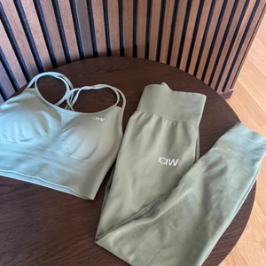 Iciw tights - Endast tightsen i en fin grön färg från icaniwill, använda endast 1 gång. Strl xs