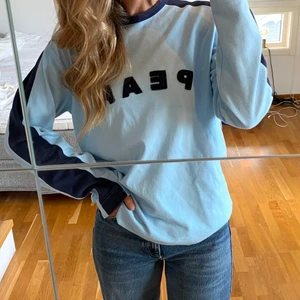 VINTAGE PEAK  - Säljer denna superfina vintage Peak Performance tröjan 💙💙💙 Köpt secondhand.