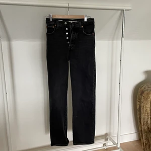 Raka jeans från Levis  - Namn på byxorna är ribecage straight storlek 25