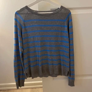 Zara tröja - Säljer min randiga zara tröja. Storlek s men passar xs/xxs då den är väldigt liten i storleken. Skriv för mer frågor💗💗