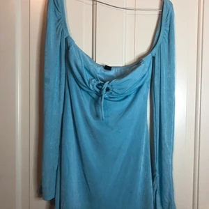 En snygg klänning från SHEIN  - En ljus blå klänning från SHEIN använd en gång 