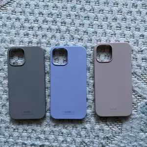Lila och grå är såld! iPhone 12 pro. Den gråa och den lila är felfria, den rosa har en liten spricka i sidan vid knappen för ljudet annars helt nya. 100 kr styck 