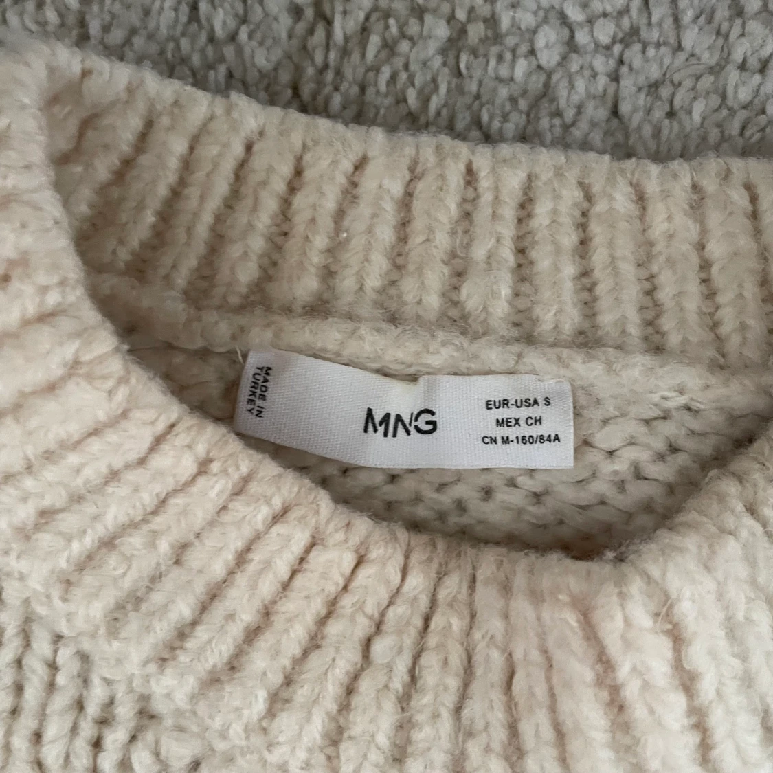 Somrig stickad från Mango! - 90