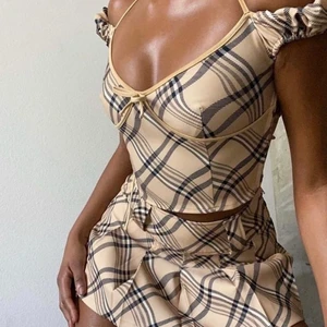 I AM GIA carmel set *intressekoll* - bestämt mig för att sälja det här fina setet. köpte det från deras hemsida och det är heeeeelt oanvänt. det är slut på deras hemsida. som ni kan se på andra bilden har även ariana grande burit det. endast seriösa bud ❤️ köpt för cirka 2000kr