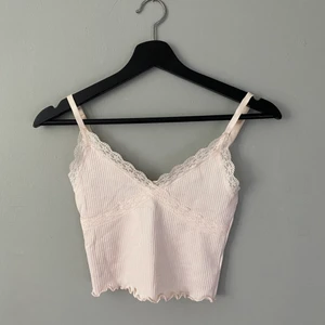 Spetslinne  - Linne med spets från HM, mycket sällan använt, storlek SX🤍  - Frakt tillkommer om plagget behöver postas -