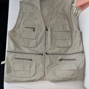 Fiskeväst - Säljer en fiskeväst då den verkligen aldrig kommit till användning