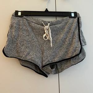 Shorts från Brandy Melville  - Shorts i mjukt material.