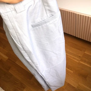 Ljusblå kostymbyxor - Ljusblå kostymbyxor från NA-KD. Storlek 38 Färgen på första bilden är den rätta