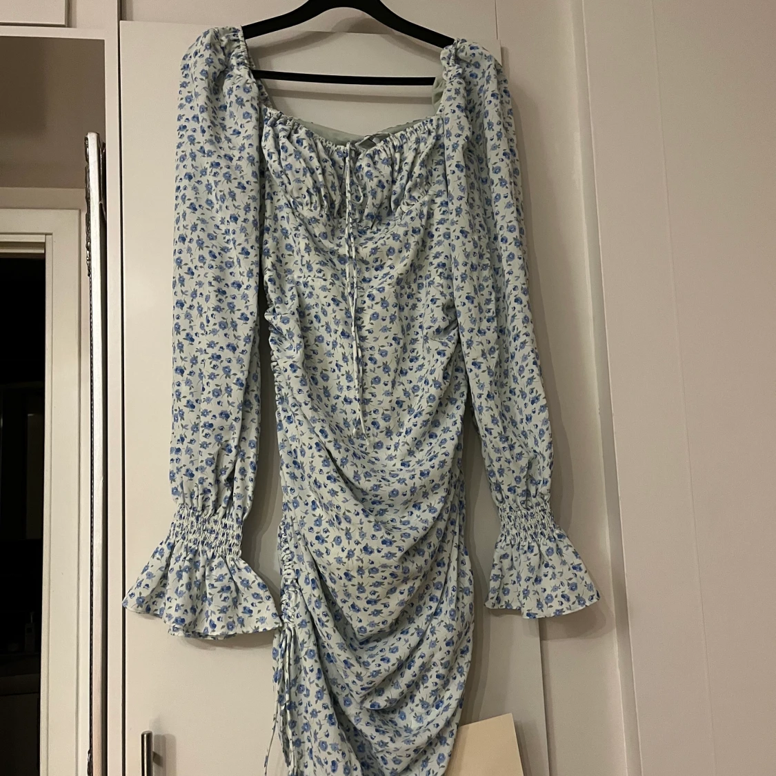 Oanvända Adoore klänningar  - 90