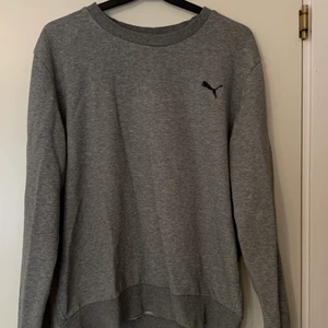 Puma sweatshirt  - Grå ganksa tunn sweatshirt från puma, bra skick🐘