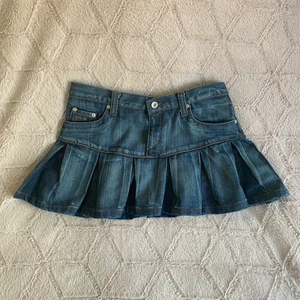 miniskirt - Superfin miniskirt i jeans 🤍 Många aktiva intresserade, lägg gärna bud eller också håll koll på sista datum och tid för detta!!<3 Hoppas på en lycklig köpare på torsdag kväll💌