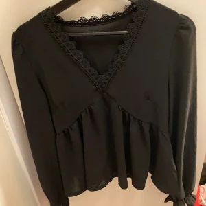Blus - Storlek s/m. Använd 2 ggr, köparen står för frakten!