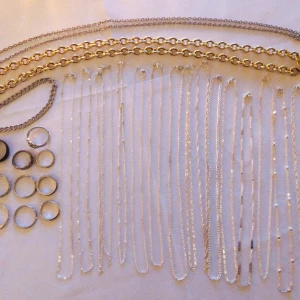 Fyrtio smycken!. - Allt är oanvänt samt silver pläderat märkt med S 925 på en del av smyckena.. 