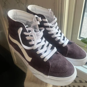 Lila vans skor  - Säljer mina lila vans skor då de inte kommer till användning. Använt ca 5 gånger, skriv för fler bilder 