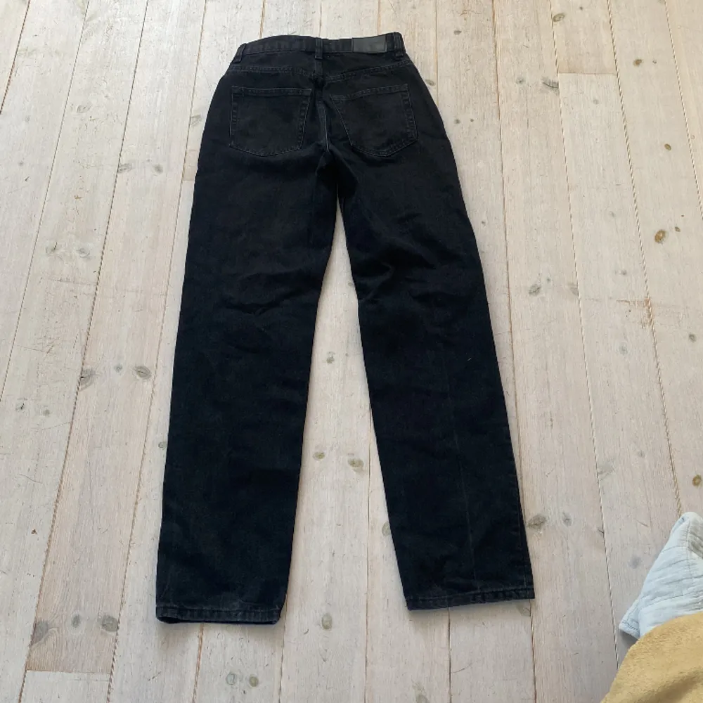 Säljer då de är för små och aldrig kom till användning . Jeans & Byxor.