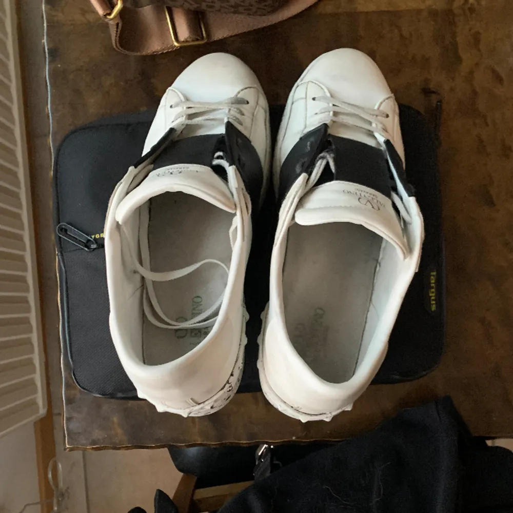 Valentino open skor i schyyst skick för ett bra pris Sz 43, passar även 44. Skor.