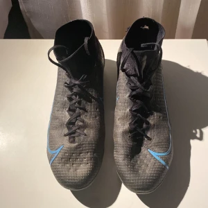 Nike mercurial vapors  - Tja jag har dom här Nike mercurial vapor som passar inte längre. Dom är använd men annars dom är i jätte bra form om du är intresserad skriv till om vill köpa dom 
