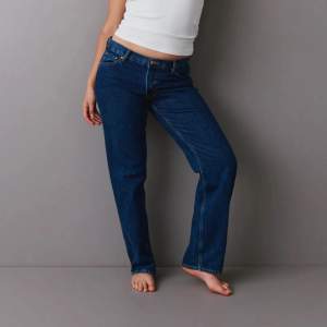 Lågmidjade jeans från Gina, använda 1 gång så som nya. 