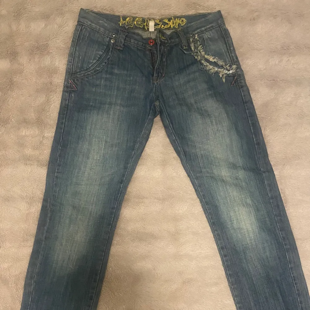 Unika jeans raka men inte skinny och lågmidjade . Jeans & Byxor.