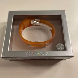 Playboy armband - Säljer detta fina Playboy armband, aldrig använt