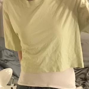 Ljusgrön magtröja - Skitsnygg magtröja som man kan ha ett spets linne under eller som passar perfekt till sommaren 😍 storlek XXS men sitter som S! 