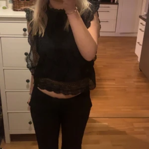 Spetstopp  - Supersöt spetstopp från märket only i storlek S. Endast använd vid några få tillfällen och inga defekter!!💕