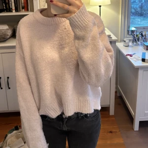 Stickad tröja  - Stickad tröja från Bershka! Lite nopprig! 