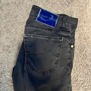 Jacob cohen byxor - Säljer dessa riktigt fina jacob cohen byxor då dom inte kommer till användning! Hör av er vid fler frågor!! Är öppen för trades!!