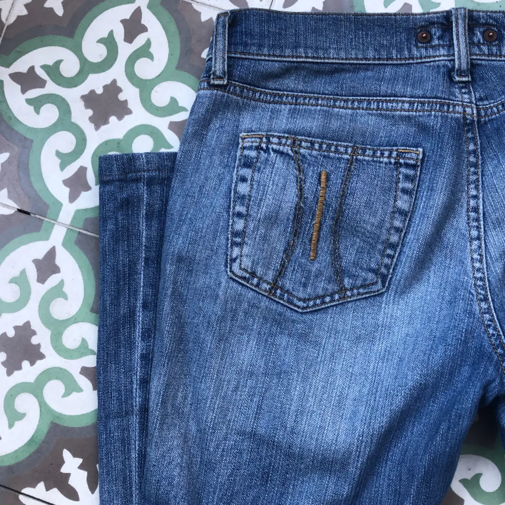 Säljer jättesnygga lågmidjade jeans från fornarina! Bra skick! Köpta på Plick men säljer då dem inte passar. Bara att höra av sig vid frågor💕. Jeans & Byxor.