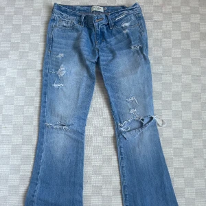 Bootcut jeans ifrån abercrombie & fitch  - Säljer då de är för små för mig tyvärr men superfina. Får inte på mig de . Jag är 160 cm lång 💋