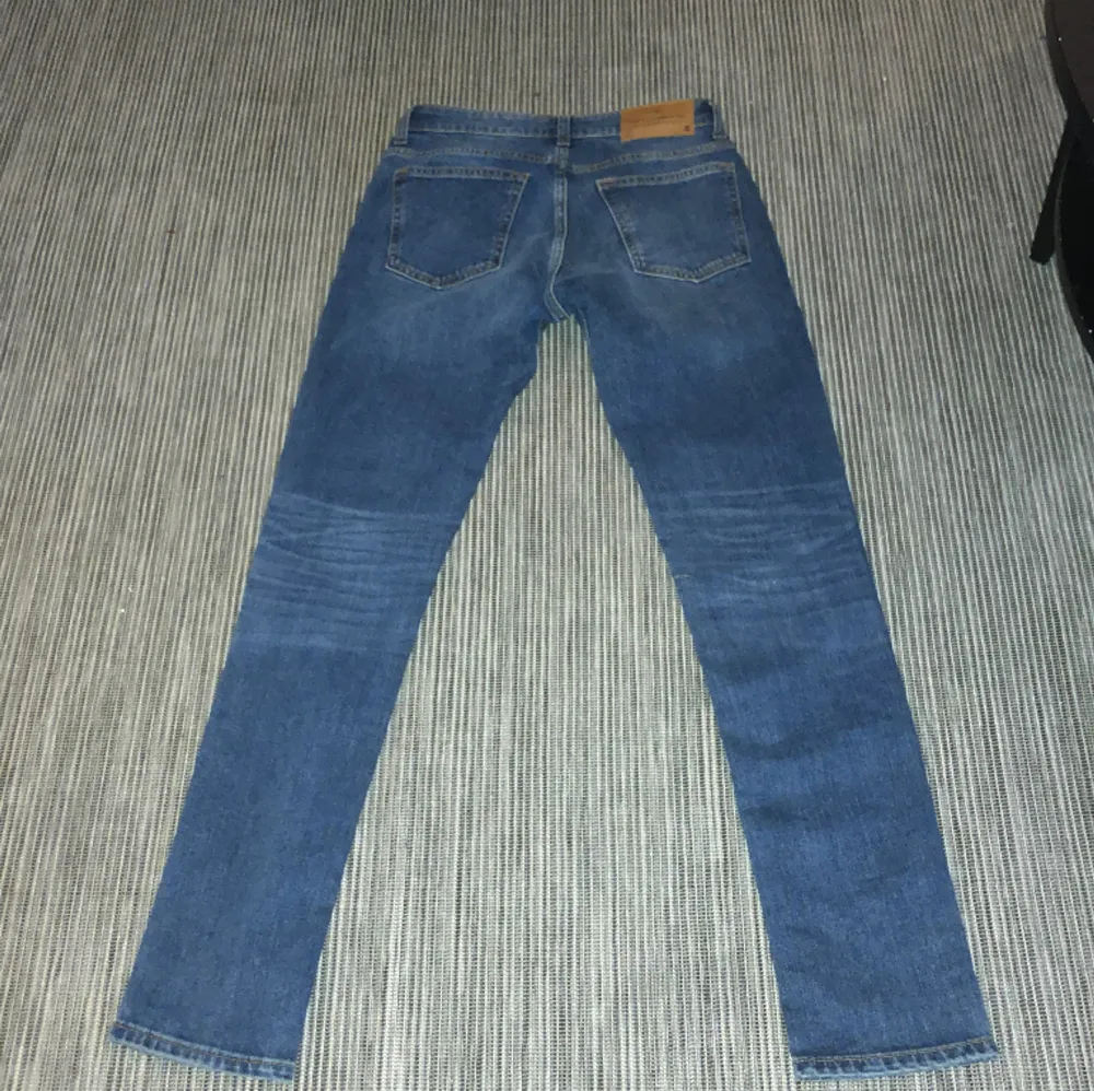 Ett par riktigt feta oanvända jeans mörkblåa ,Waits 27,Leg 32, slim fit kan diskutera pris 😁. Jeans & Byxor.